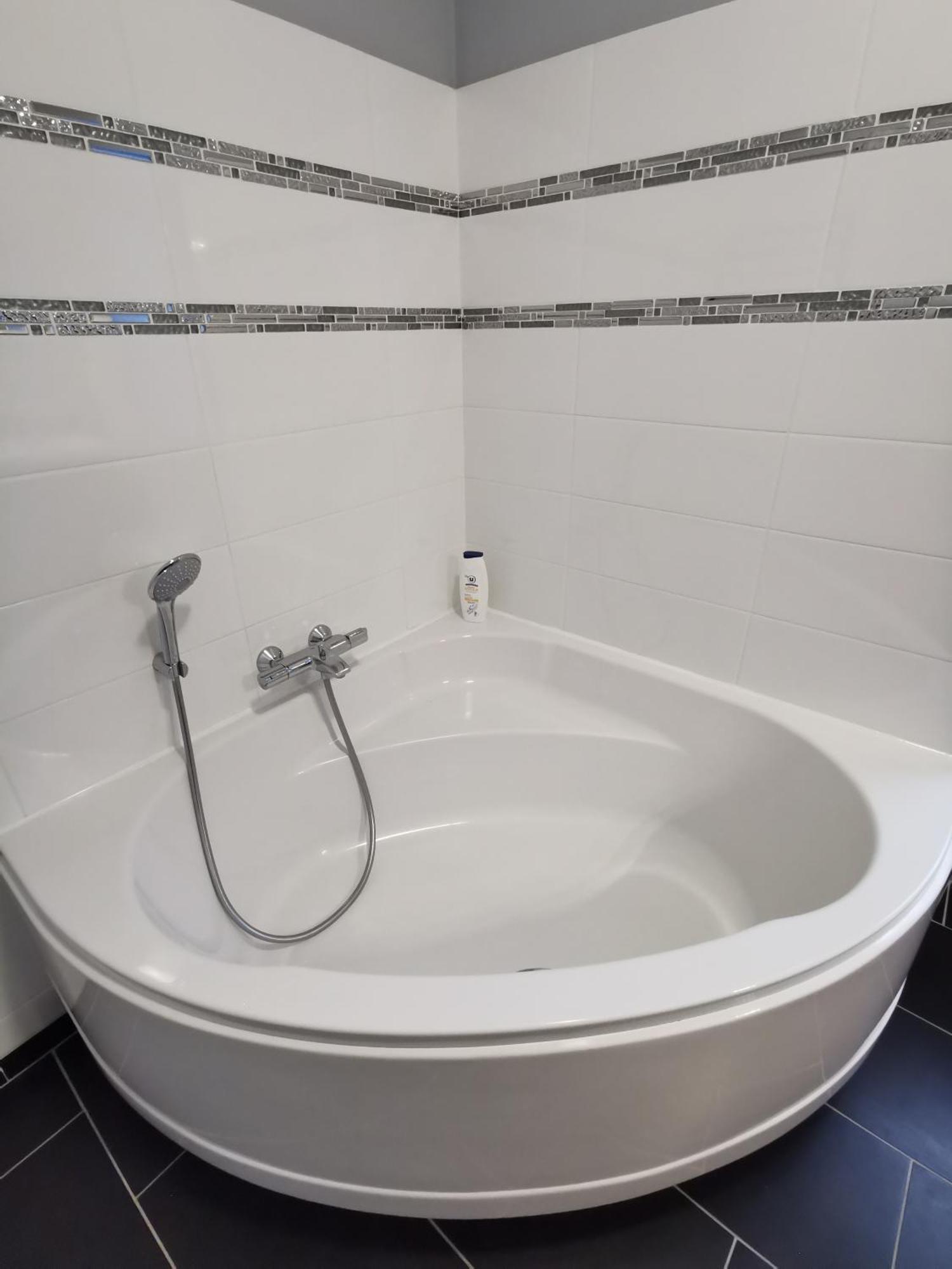 Appartement 3 Chambres Au Coeur Du Jura, Ideal Famille 萨兰莱班 外观 照片